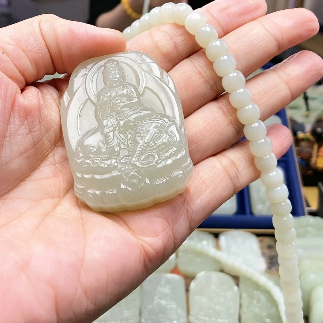 和田玉颈饰未镶嵌土*