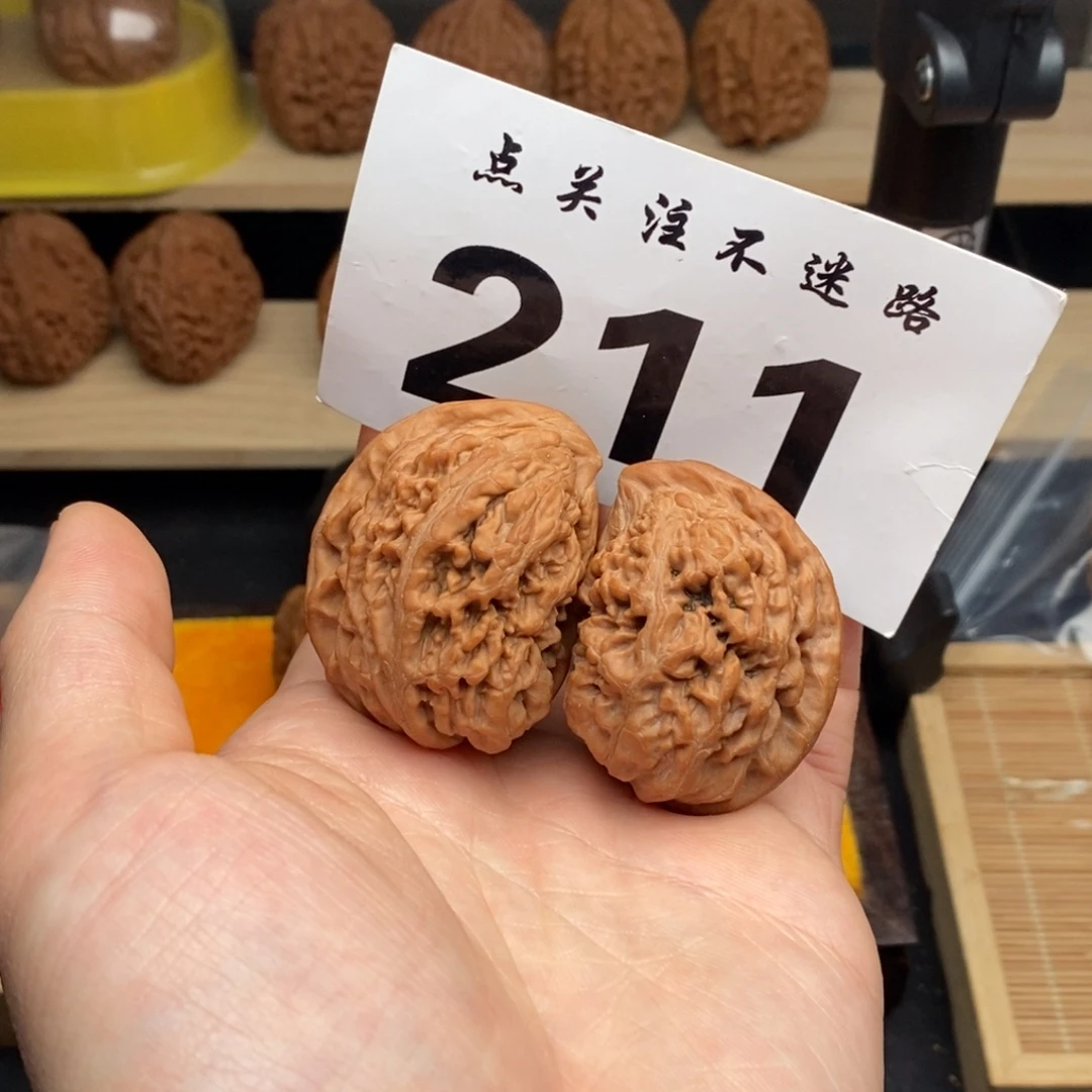 文玩核桃吊坠半壁