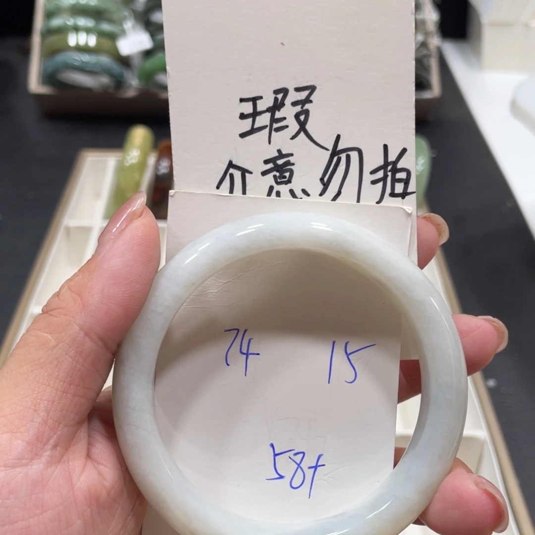未镶嵌蛇纹石玉手镯