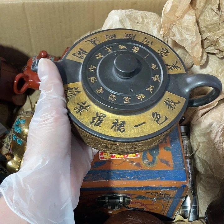 茶壶紫砂原矿泥料，手工制作一把紫砂壶。