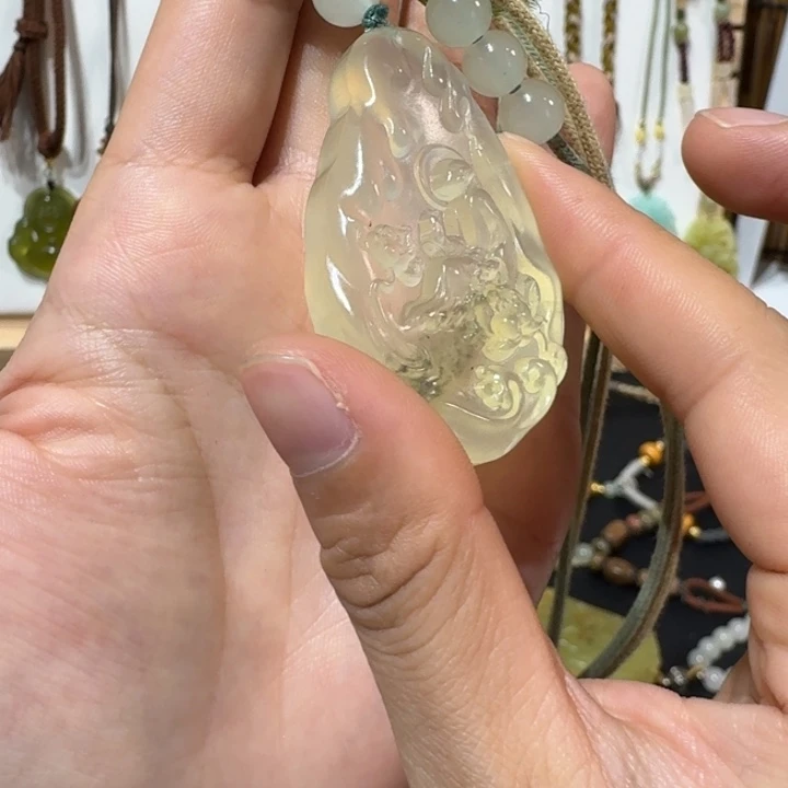 蛇纹石玉未镶嵌颈饰