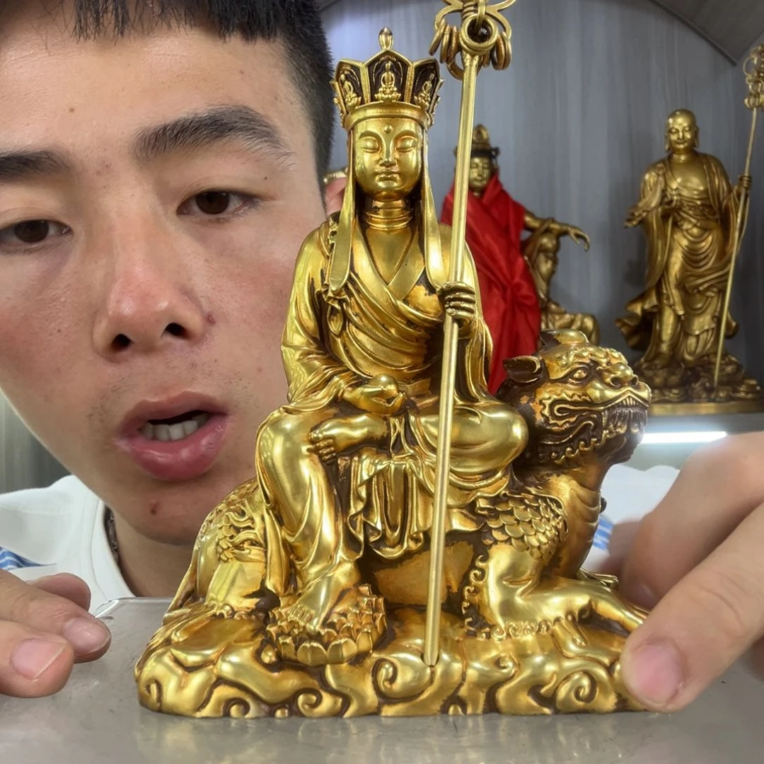 快***燕佛像的造型和造型都很精美