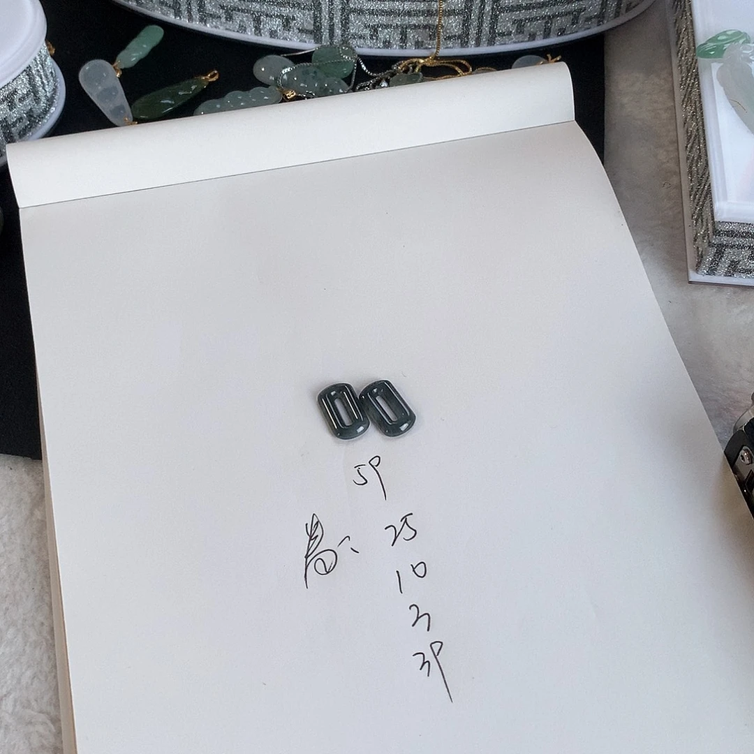 颈饰未镶嵌翡翠虾****?福贝