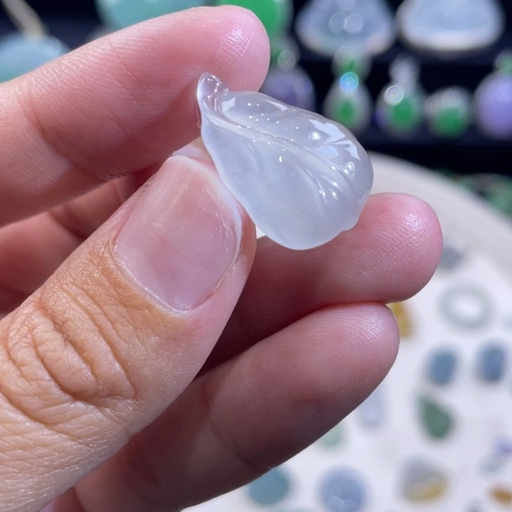 翡翠未镶嵌颈饰叶子