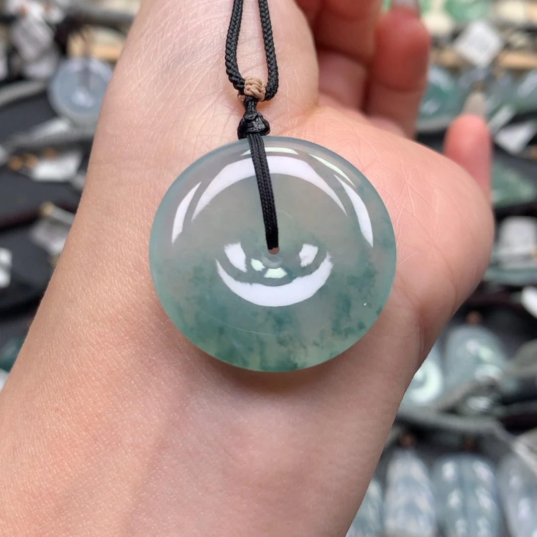 翡翠颈饰未镶嵌扣子