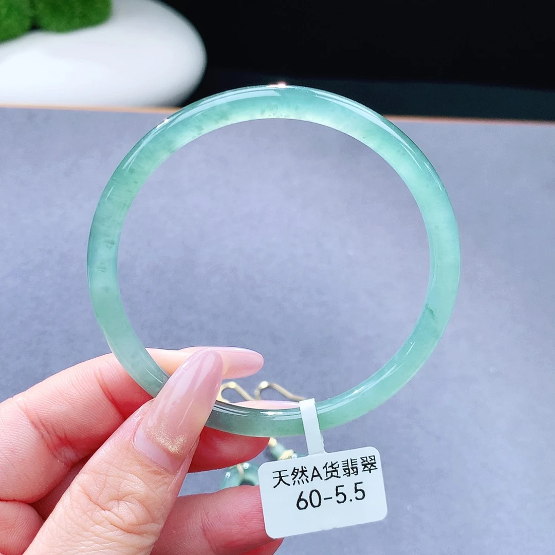 未镶嵌手镯（圆镯）翡翠