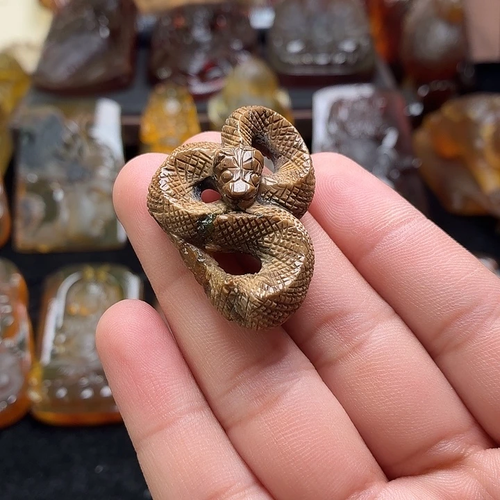琥珀未镶嵌颈饰22