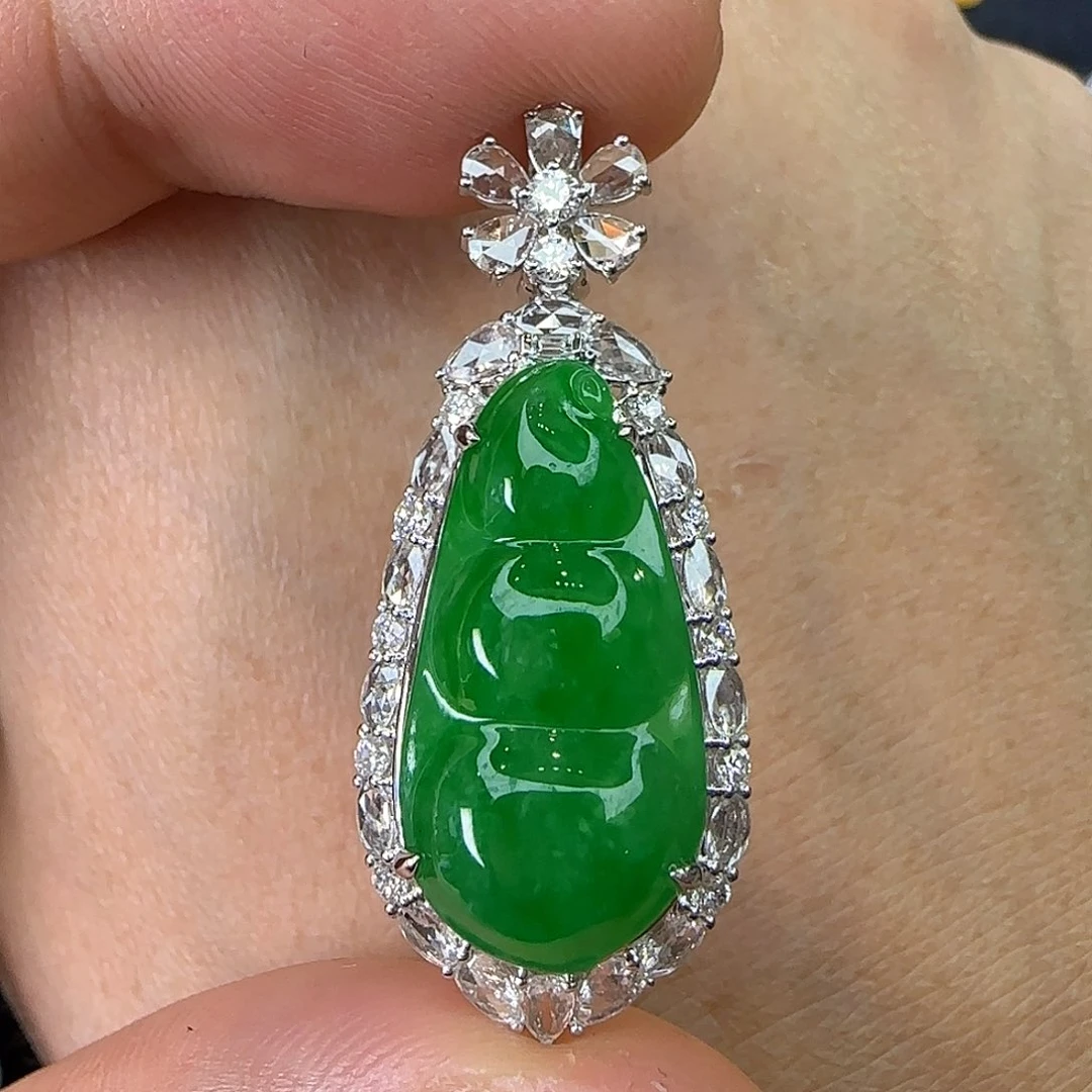 颈饰18K金镶嵌翡翠天然翡翠