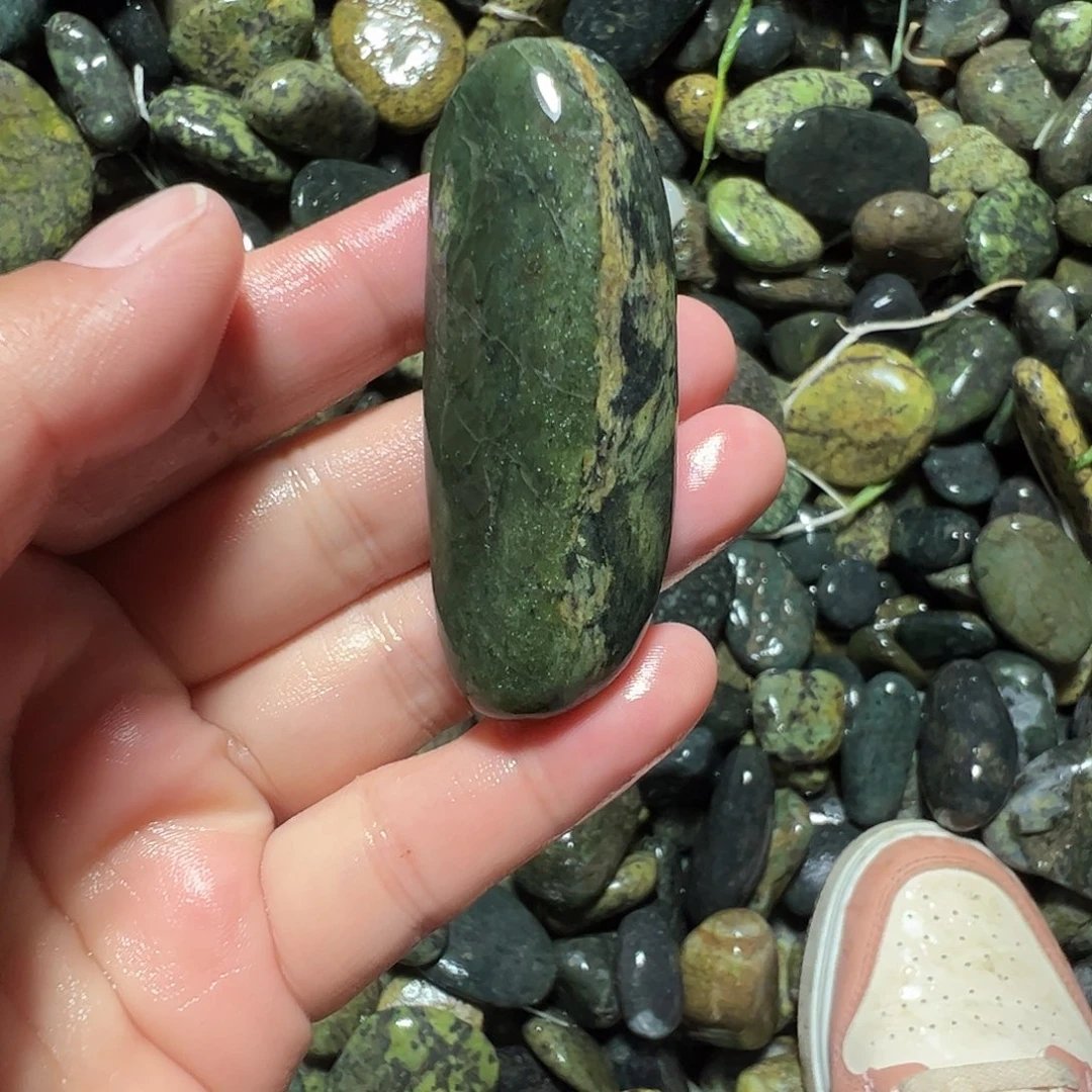 蛇纹石玉未镶嵌珠宝奇石诗**华