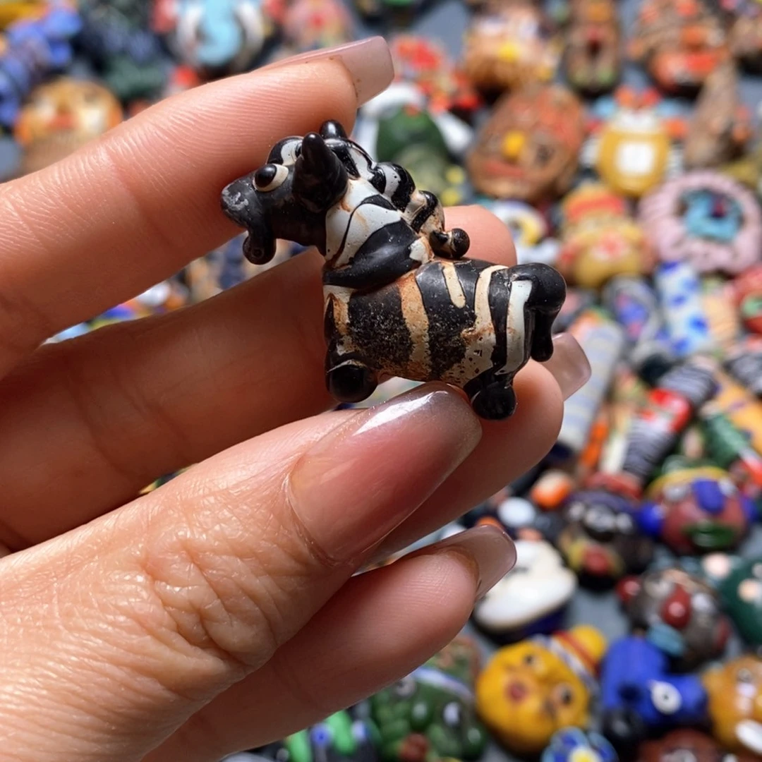 琉璃颈饰印度尼西亚斑马