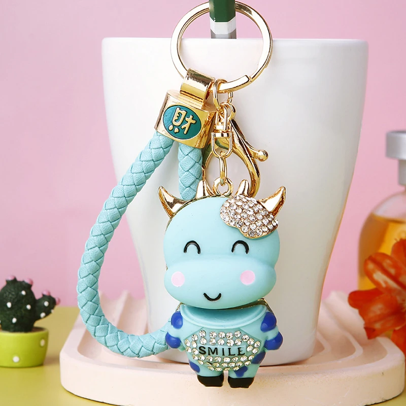 招财创意镶水钻生肖小牛汽车钥匙扣可爱包包挂件金属树脂钥匙链圈