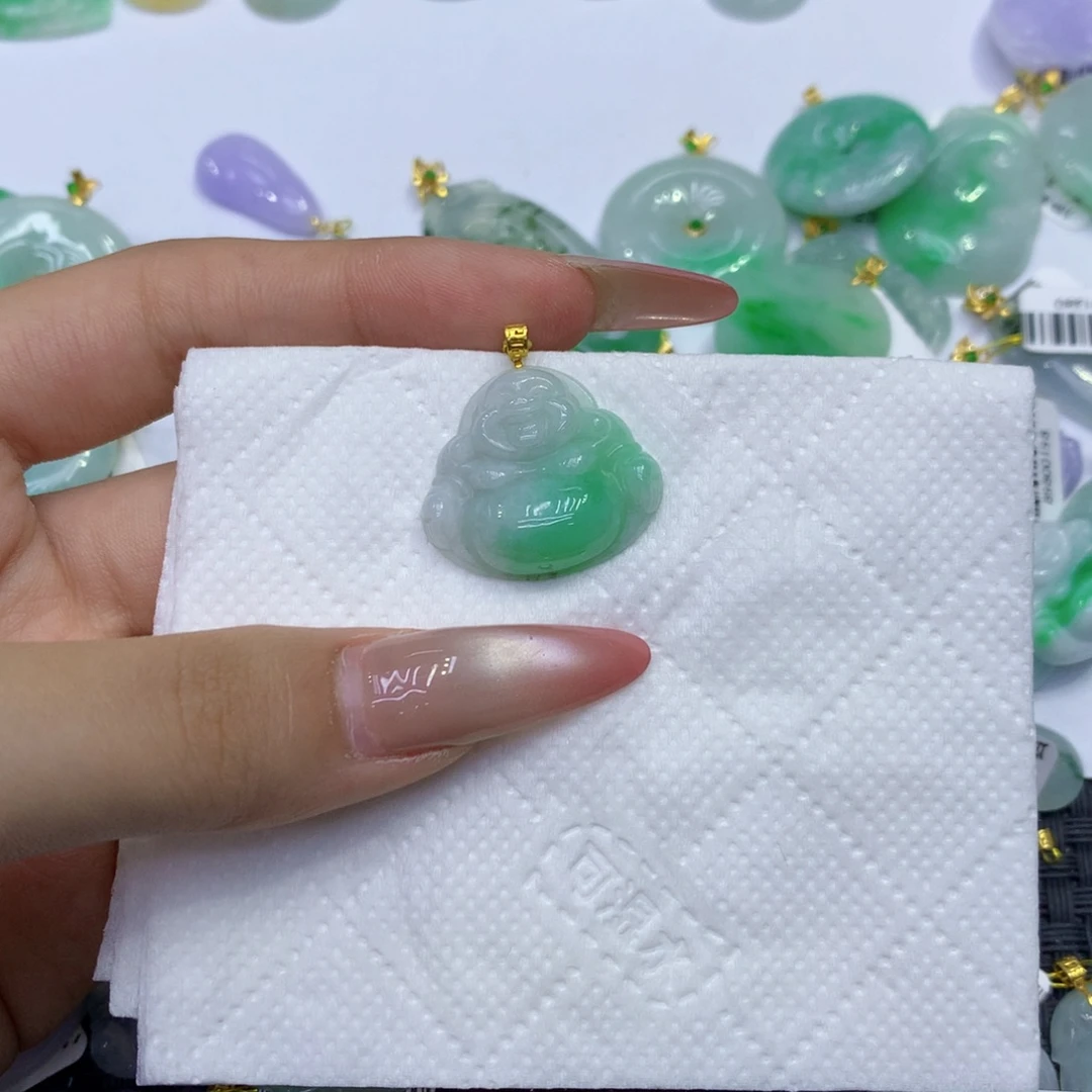 L***琳翡翠18K金镶嵌颈饰1111111111111