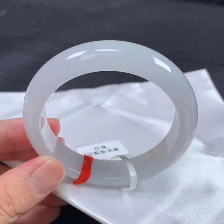 翡翠未镶嵌手镯