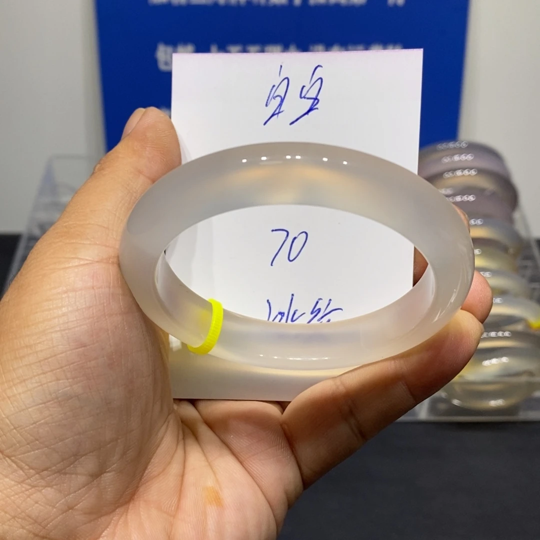 白***白玛瑙/玉髓未镶嵌手镯