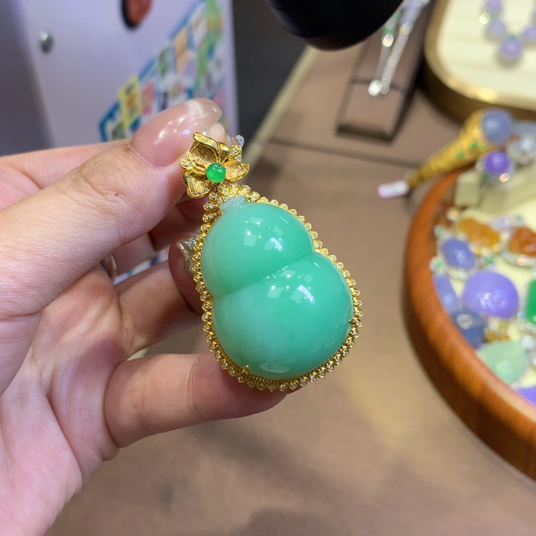 翡翠18K金镶嵌颈饰