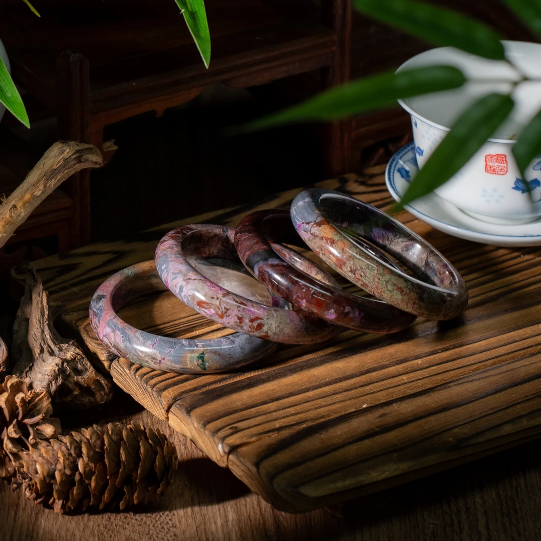 世间臻宝-春彩俏色舒俱来手镯/多样性发/发一个/P5995/