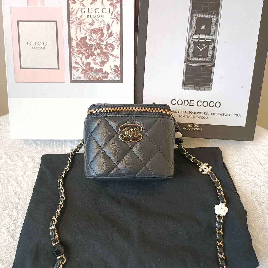 99新 Chanel/香奈儿 黑色23P爱心珐琅盒子 斜挎包