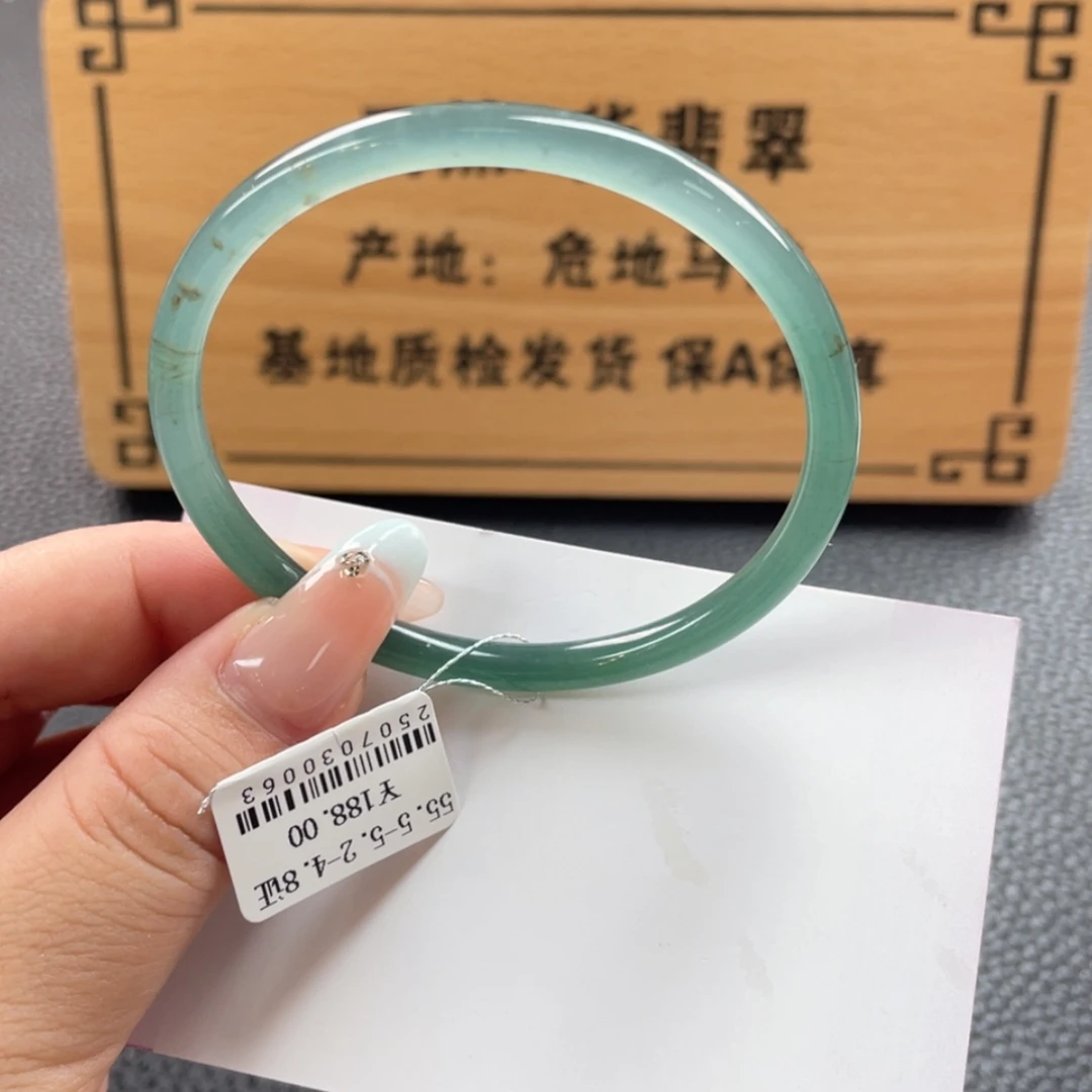 【闪购商品】翡翠手镯未镶嵌欣**手镯