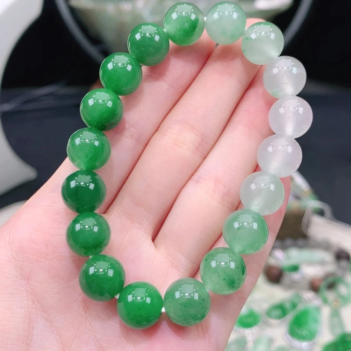 颈饰未镶嵌石英质玉