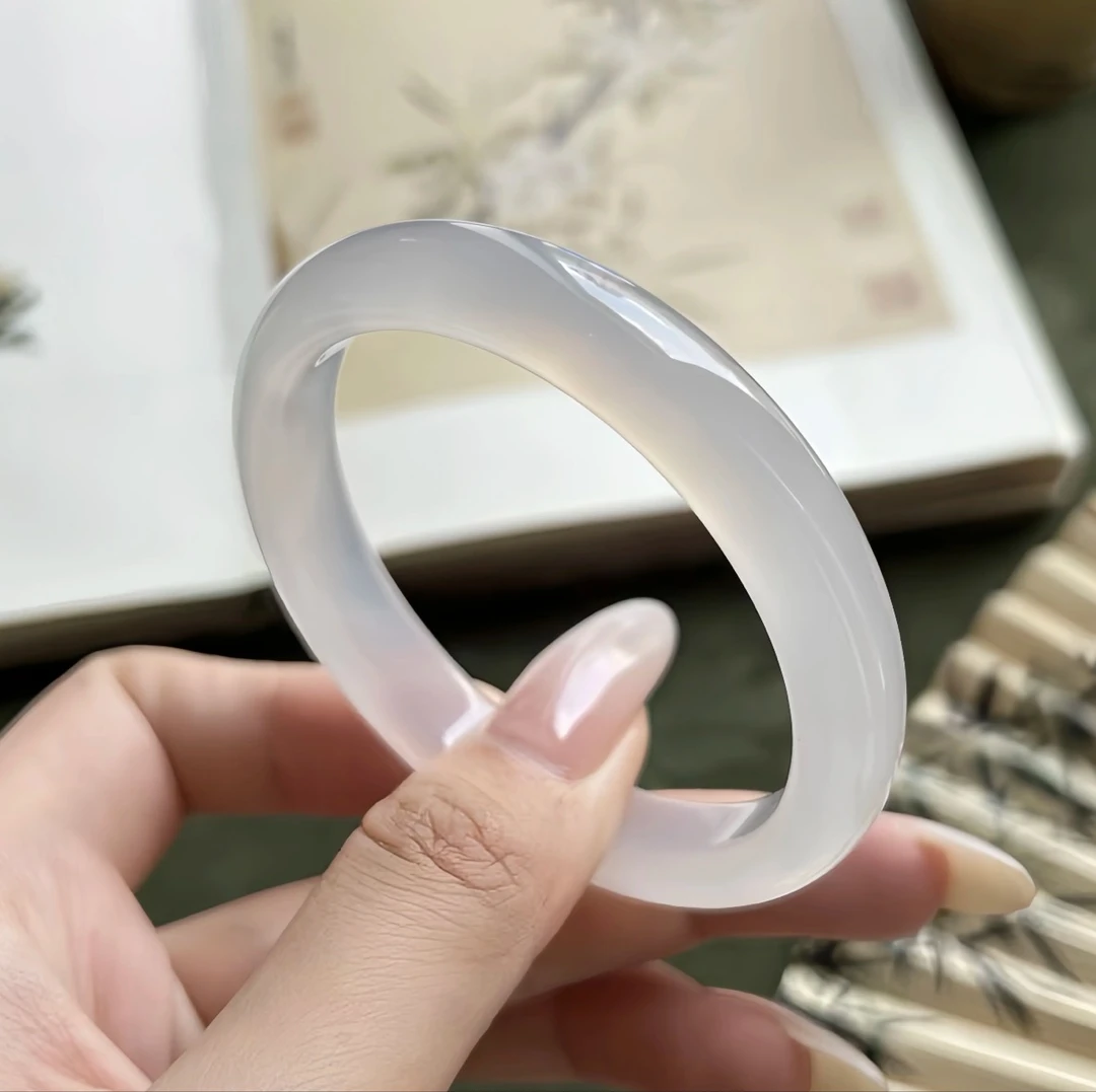 天然玛瑙 白月光荔枝冻正圈手镯 玛瑙玉髓百搭款玉手镯