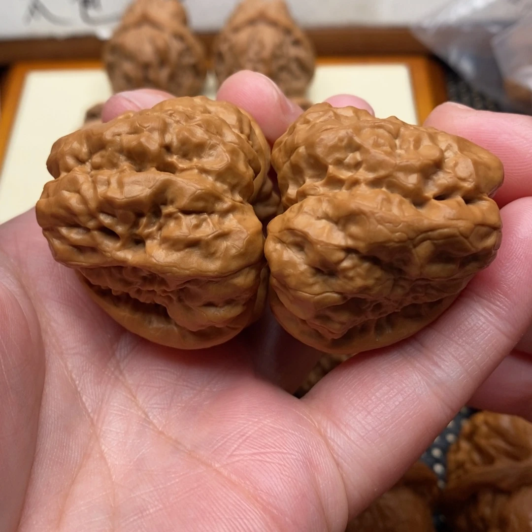 h***n文玩核桃把件三角边39左右