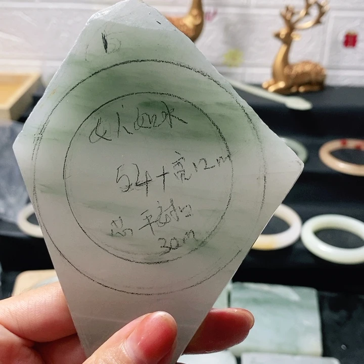 釹***氺未镶嵌手镯石英质玉定制