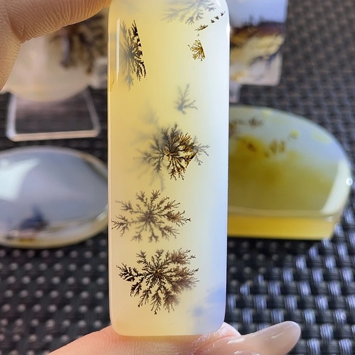 伝***迴玛瑙/玉髓未镶嵌颈饰