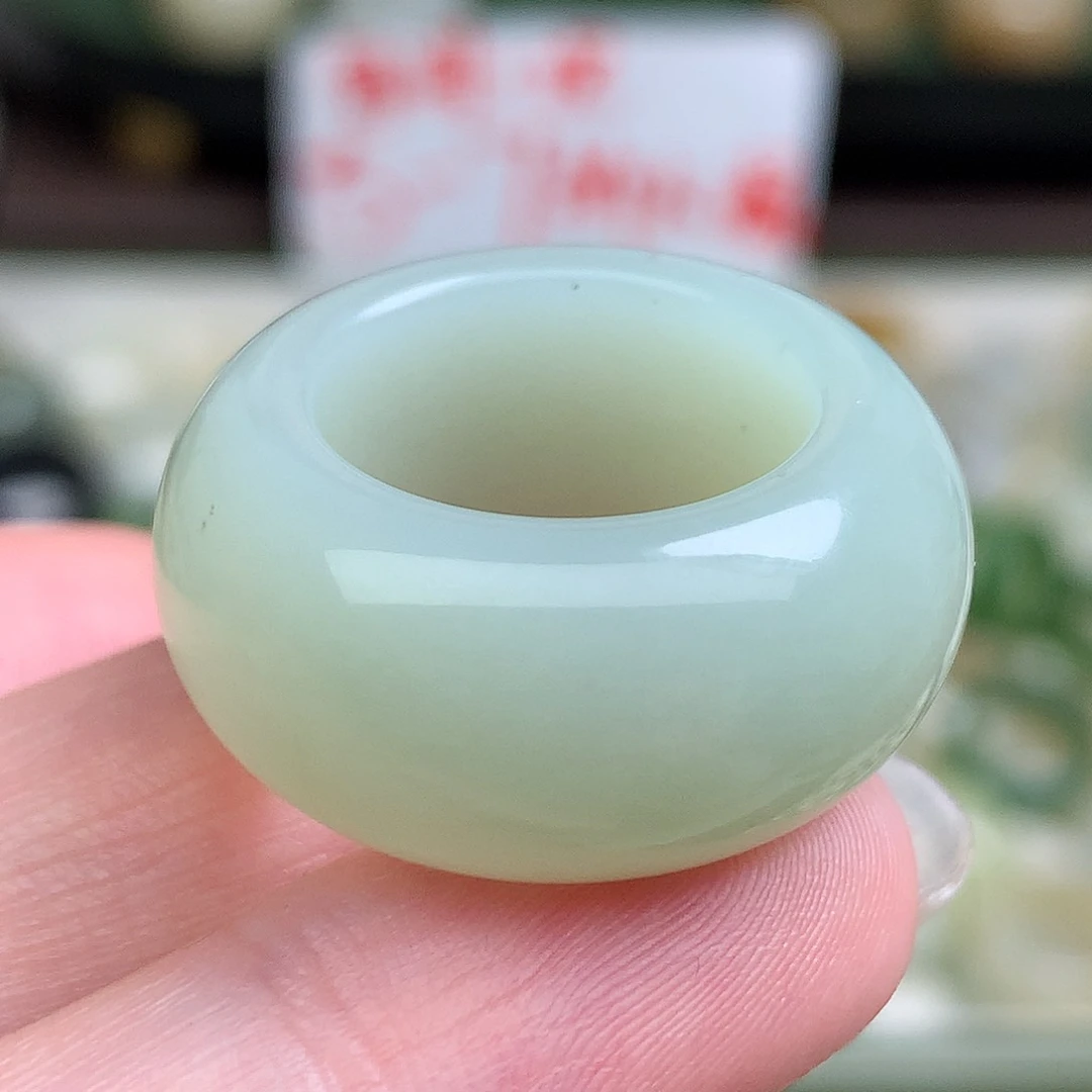 未镶嵌戒指和田玉