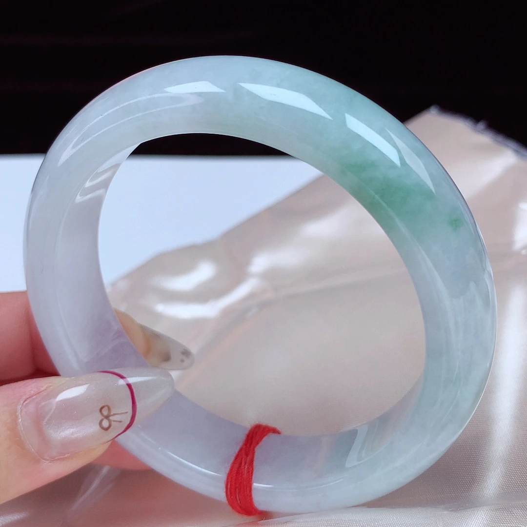 翡翠手镯未镶嵌60圈