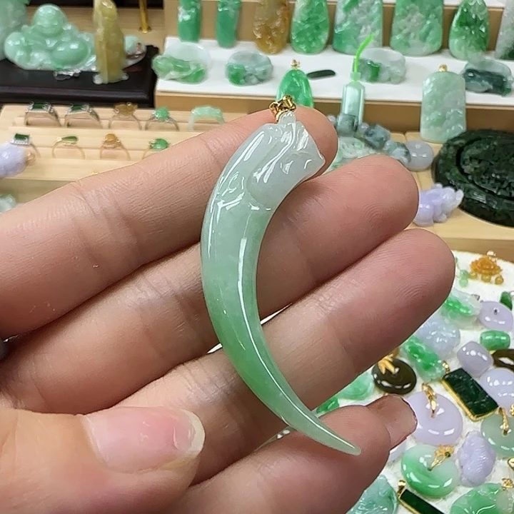 颈饰未镶嵌翡翠龙牙