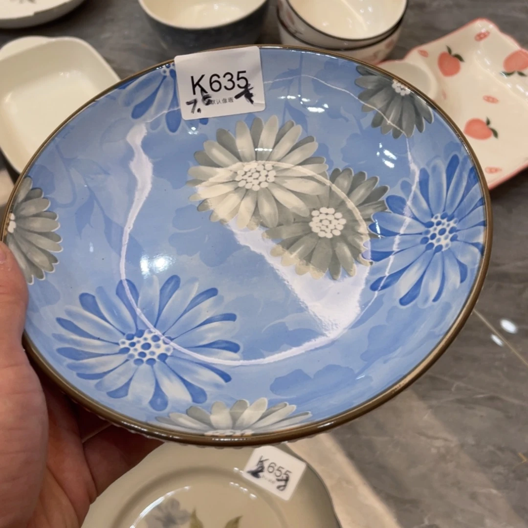陶瓷微瑕餐具介意勿拍，满18飞！