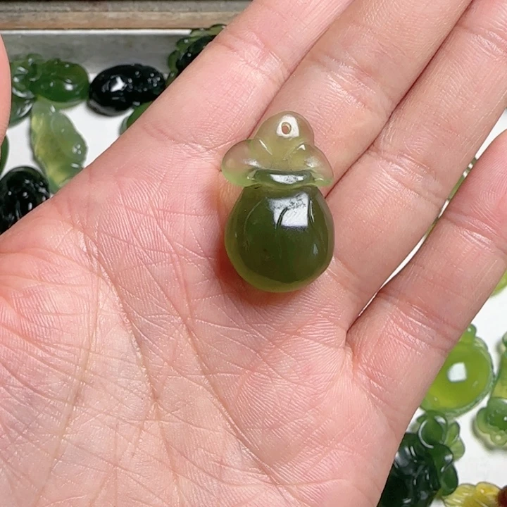 未镶嵌蛇纹石玉颈饰