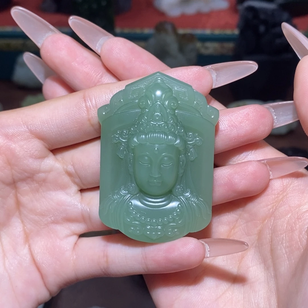 摄***工和田玉未镶嵌颈饰