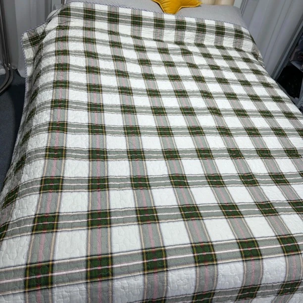 约210x240 经典绿白大格绗缝棉质床盖 发一个