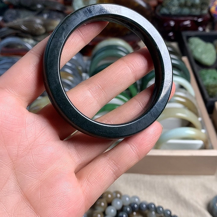 和田玉未镶嵌手镯