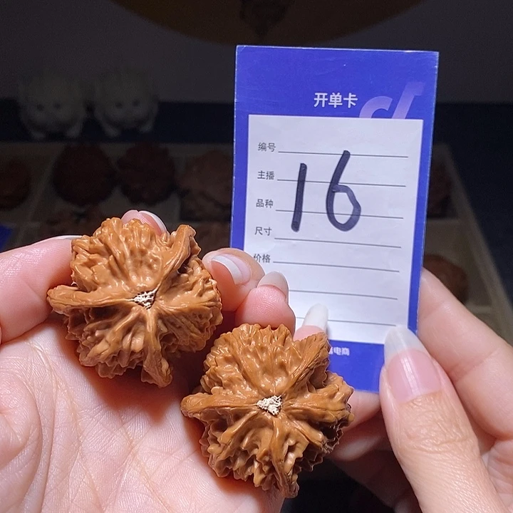 文玩核桃把件盘山三棱38左右微色差特价