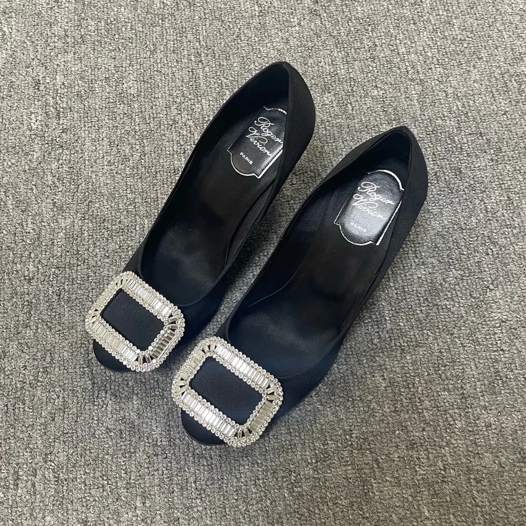95新 Roger Vivier/罗杰·维威耶 水钻镶嵌饰扣高跟鞋 37码/7576