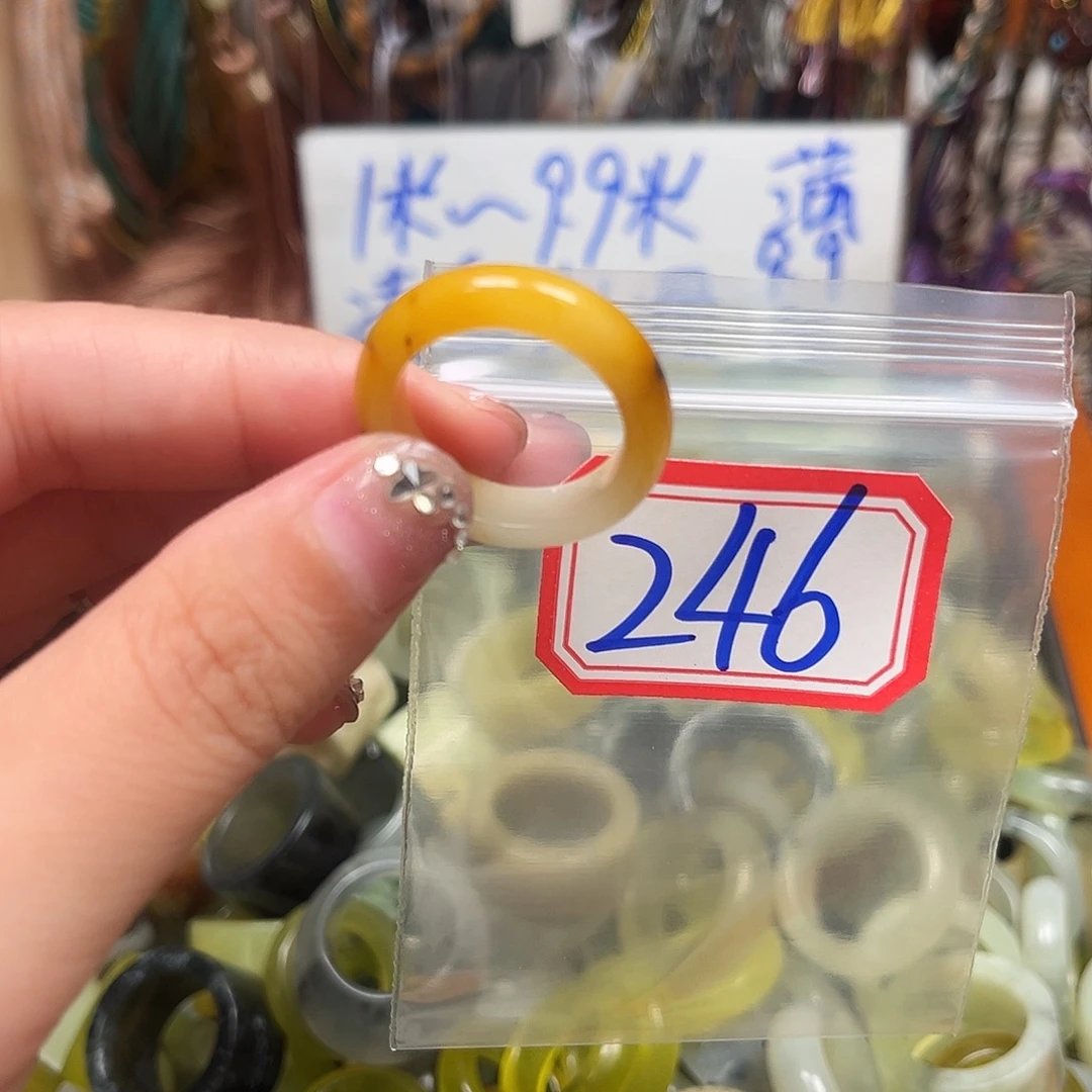 嫣***…未镶嵌蛇纹石玉珠宝奇石