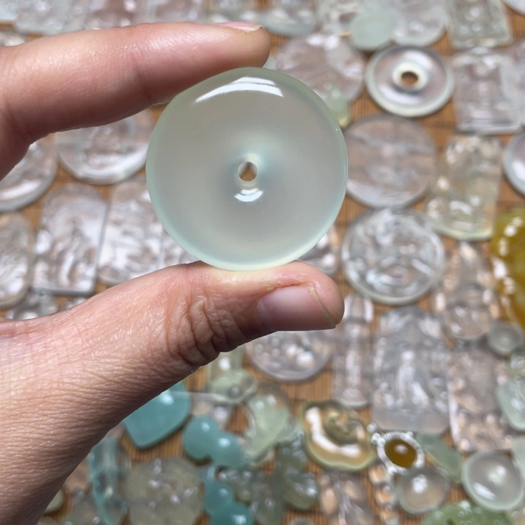 未镶嵌蛇纹石玉颈饰現***?