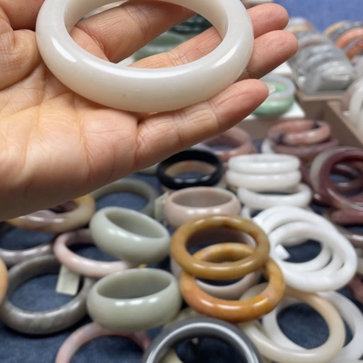 石英质玉未镶嵌手镯