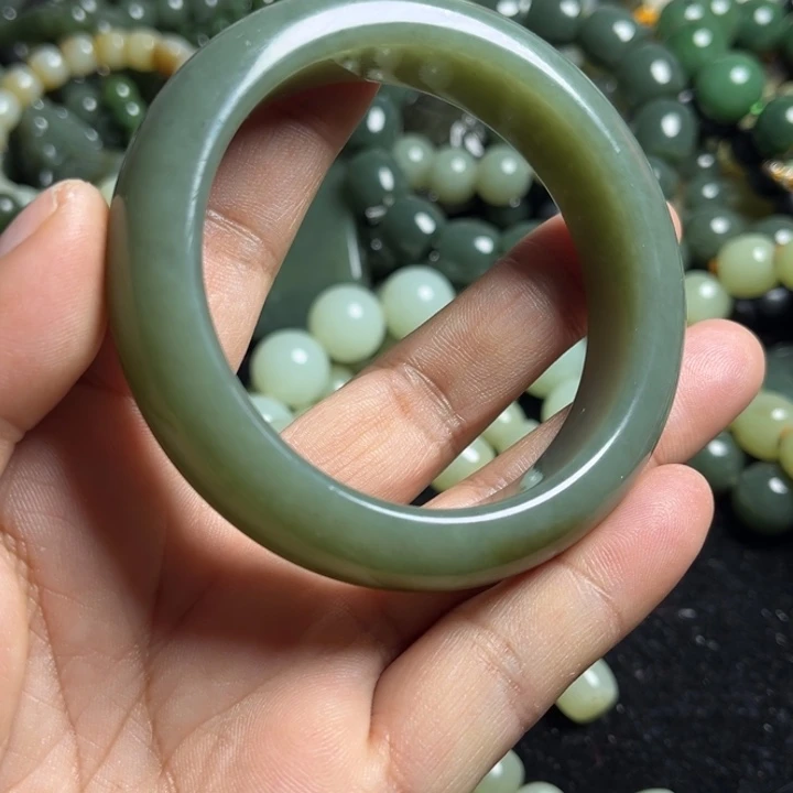 和田玉手镯未镶嵌游**鱼