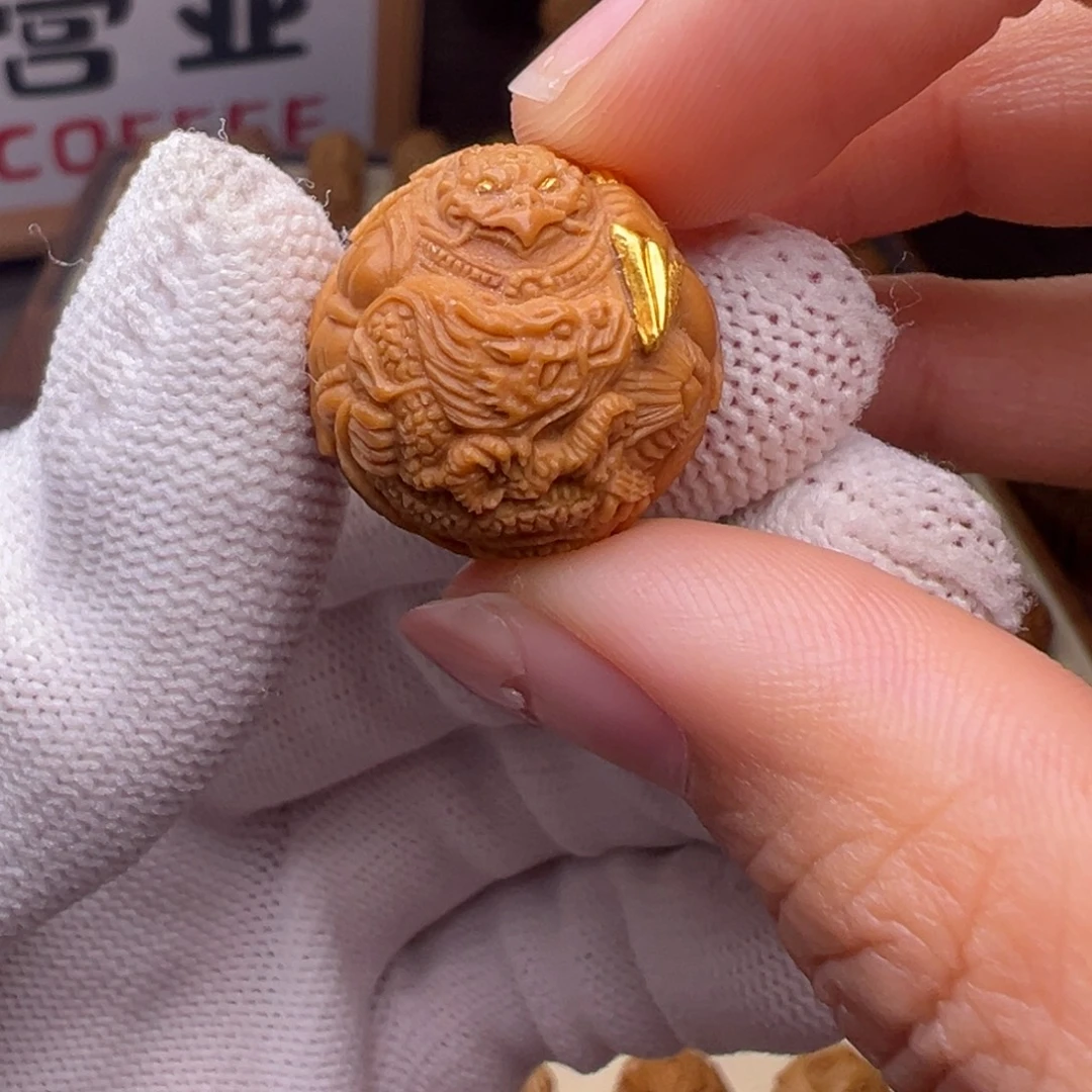 把件猴头核桃精修镶嵌金大鹏鸟全品有正常封口线