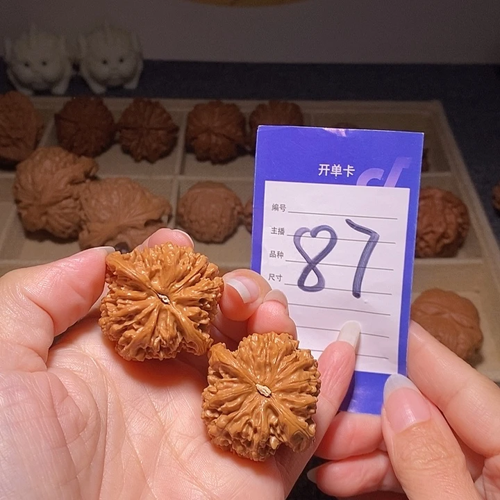 文玩核桃把件满天星38左右