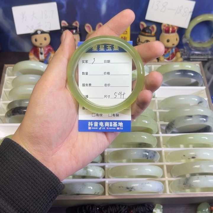 蛇纹石玉手镯未镶嵌，