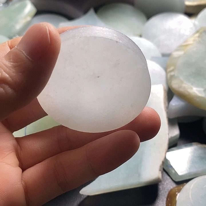 华***上翡翠散珠翡翠首饰是真的