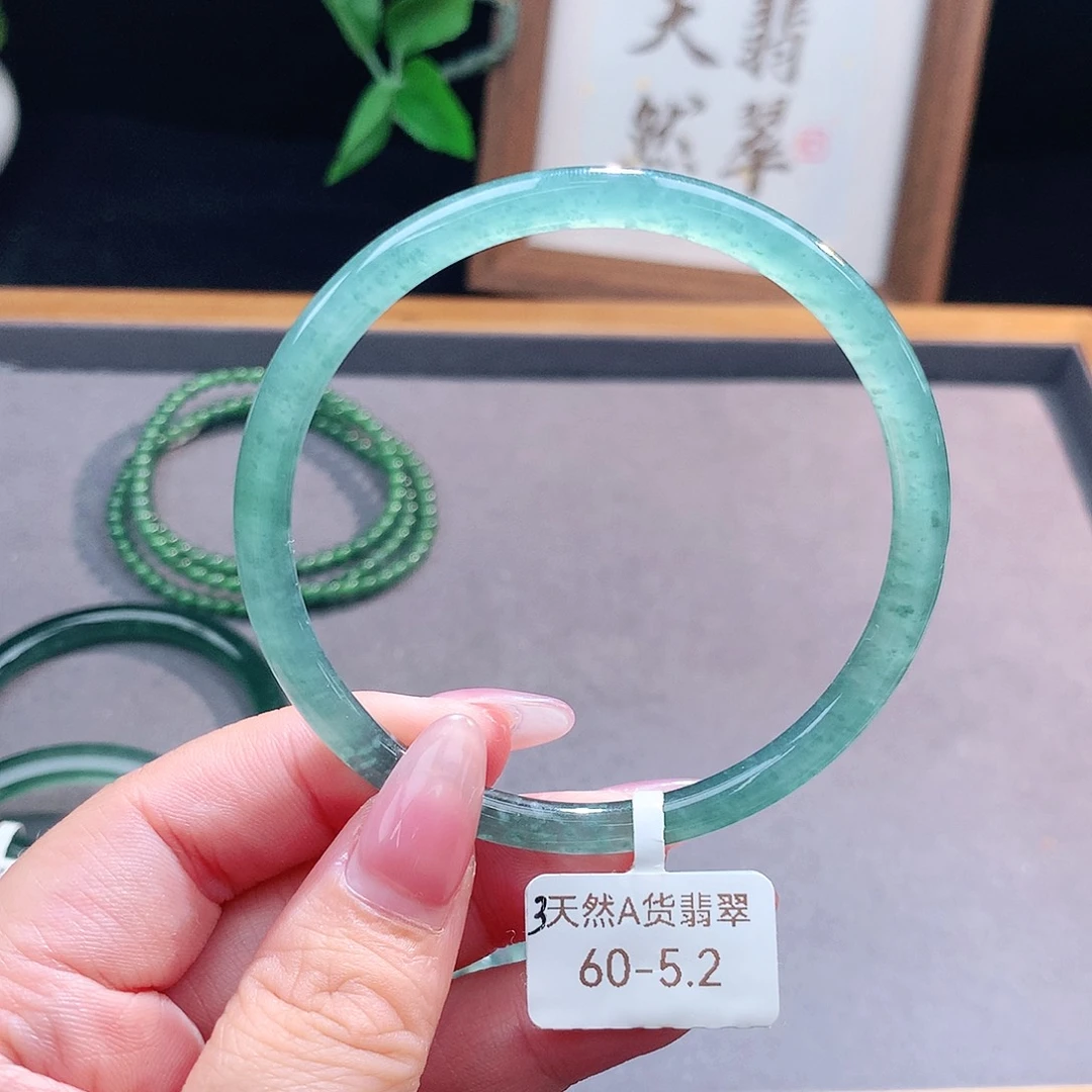 未镶嵌手镯（圆镯）翡翠