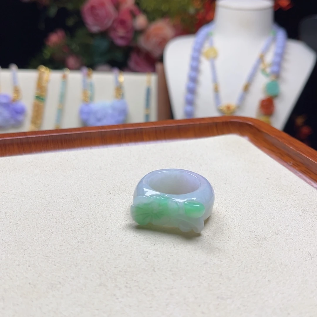翡翠颈饰未镶嵌扳指
