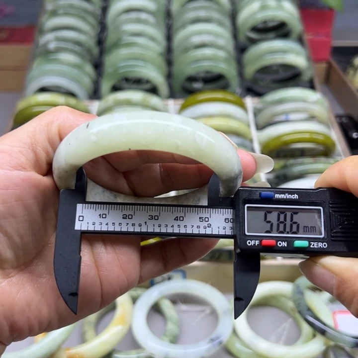 蛇纹石玉未镶嵌手镯41
