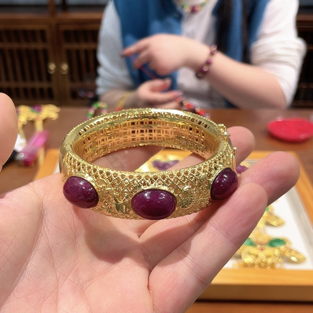 锦纶铁合金手镯红宝