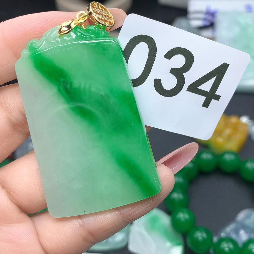 翡翠颈饰未镶嵌翡翠